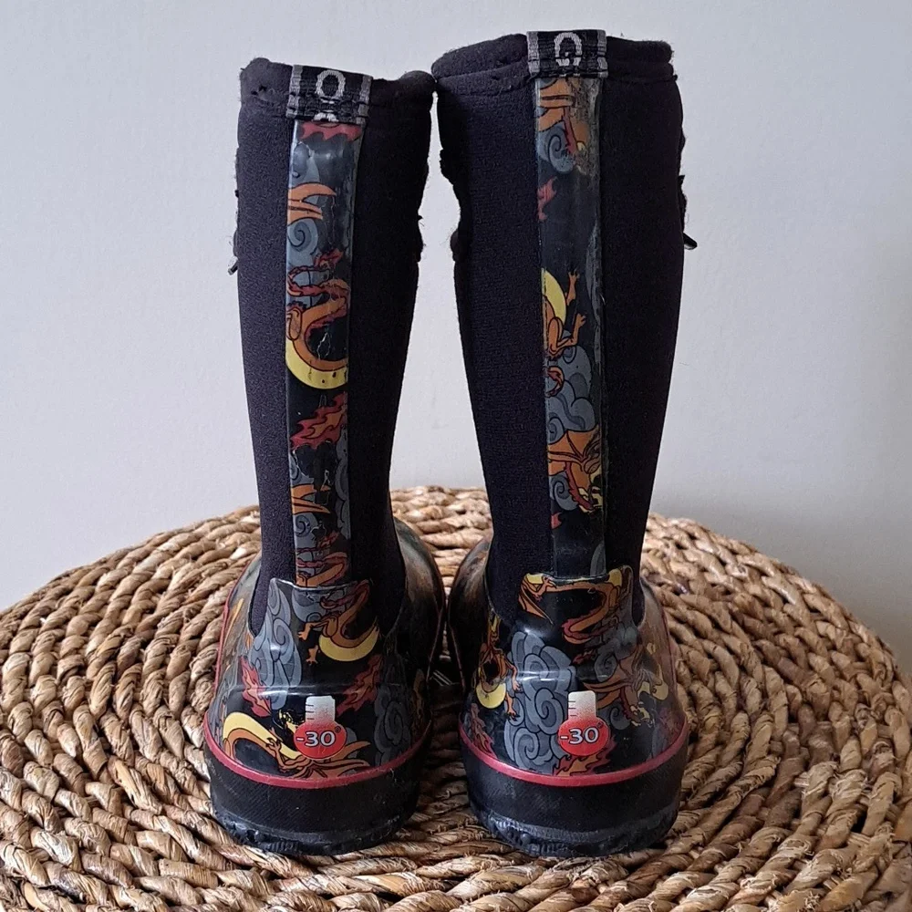 BOGS Youth Unisex Pull-On Waterproof/Insulated Winter/Rain Boots Dragon Print 11